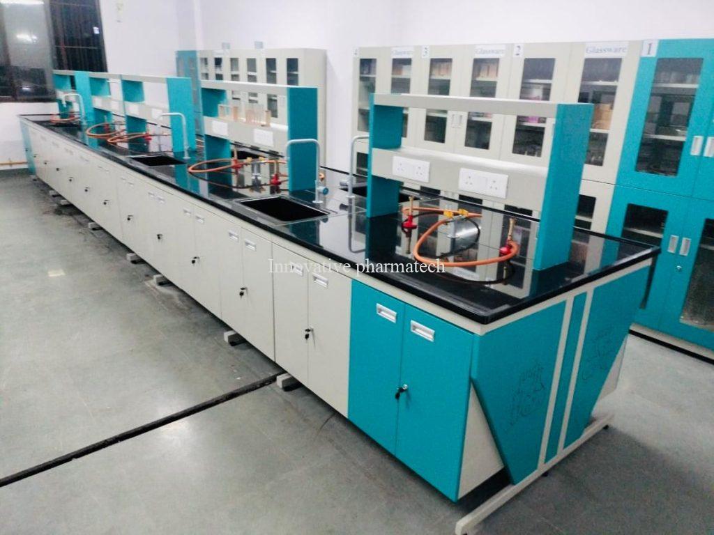 Wet Lab vs. Dry Lab: What’s the Difference?